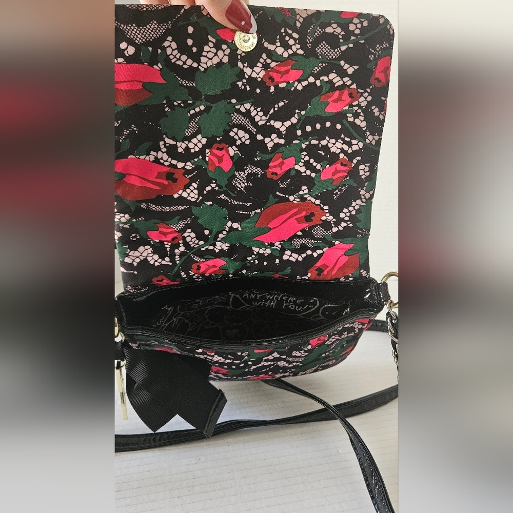 Betsey Johnson‎ black and red floral mini crossbody bag - Picture 2 of 9